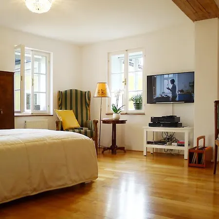 Artist's Altstadt-apartment